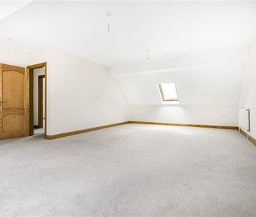 Whitemoor Farm is a substantial 9 bedroom detached house and The Ba... - Photo 5