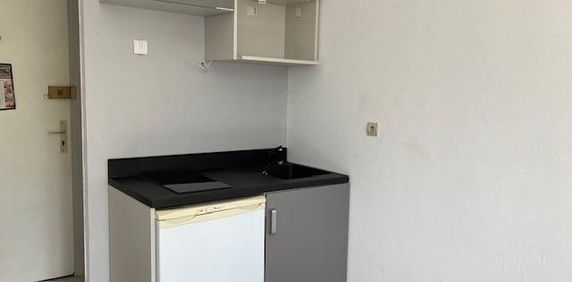 Location Appartement 1 pièce 21m² ST ETIENNE 42000 - Photo 2