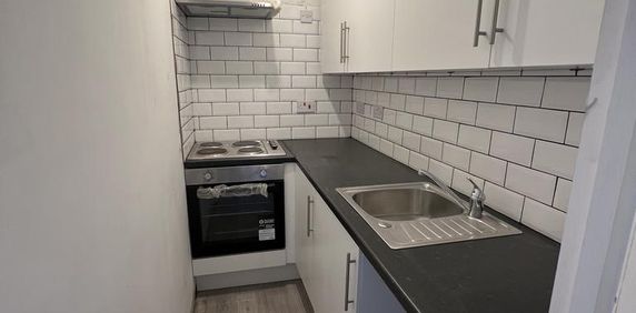 3 bedroom flat to rent - Photo 2