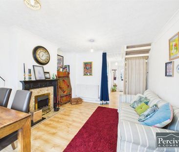 2 bedroom end of terrace house to rent - Photo 4