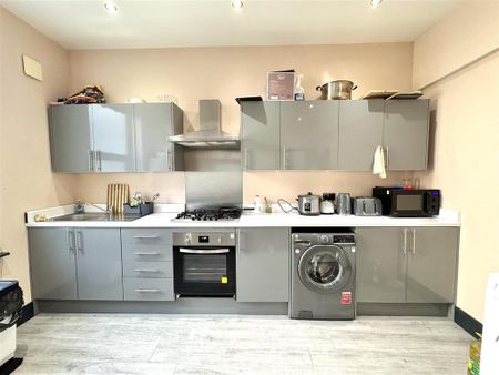 1 bedroom in a house share to rent - Photo 4