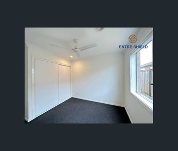 Four Bedrooms Family Home in Werribee!! - Photo 6