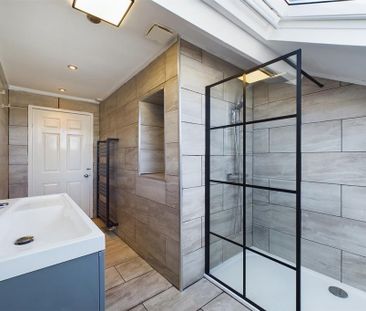 2 bedroom end of terrace house to rent - Photo 4
