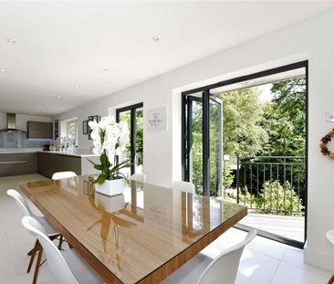 A bright and spacious four/five bedroom detached family house situa... - Photo 3