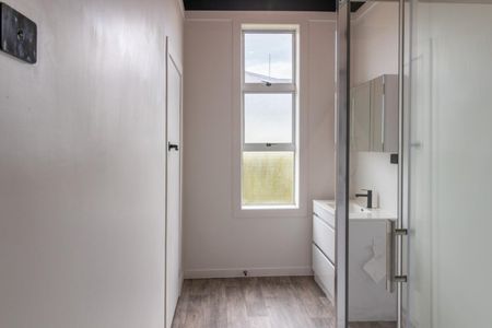 Modern Living in Strathern - Photo 3