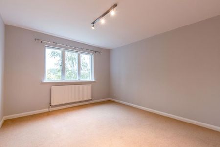 1 bedroom ground floor flat to rent - Photo 2