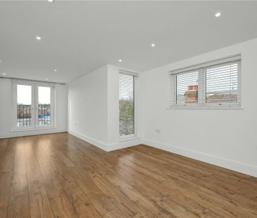 4 bedroom semi-detached house to rent - Photo 3