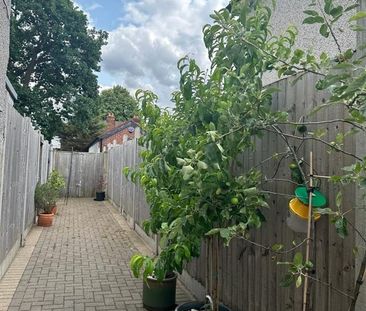 2 Bed Maisonette, Gaysham Avenue, IG2 - Photo 5