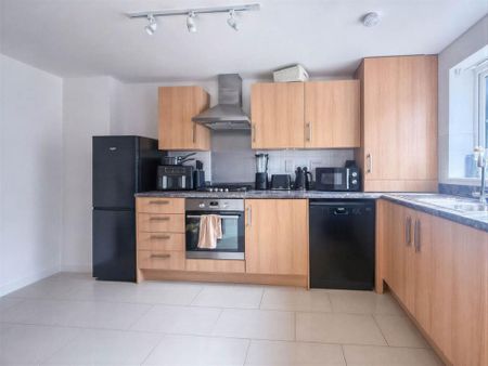 3 bedroom semi-detached house to rent - Photo 2