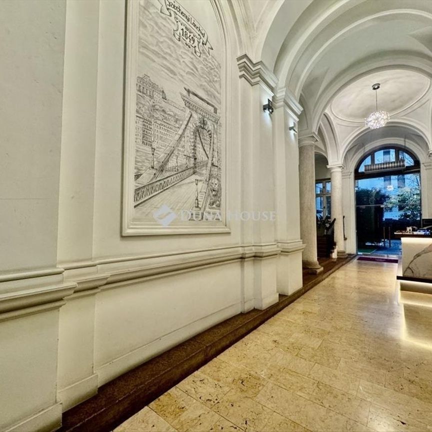 Kiadó újszerű állapotú lakás - Budapest VI. kerület - Photo 1