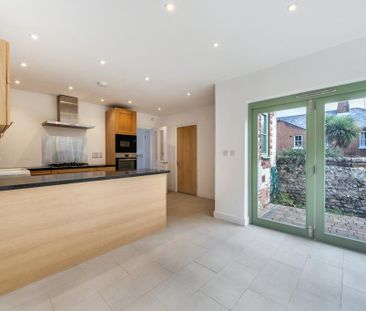 3 bedroom semi-detached house to rent - Photo 3