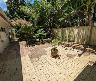 LARGE HOME!!!! - Photo 4