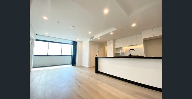 UNFURNISHED 2 Bed 2 Bath 1 Car study area apartment available now - Photo 1