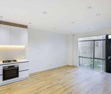 Ideal Family Living Ã¢ÂÂ Walk to Top Avondale Collage - Photo 3