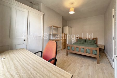 4 Bedroom Mid Terraced House for rent in Burchett Grove - Photo 3