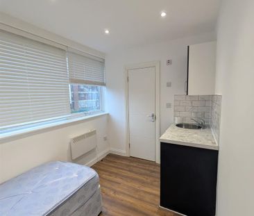 Cortis Road, London SW15 - Photo 4