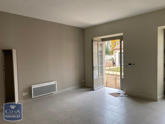 Location Appartement 2 pièces 60m² FONTENAY LE COMTE 85200 - Photo 1