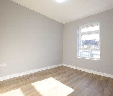 4 bedroom semi-detached house to rent - Photo 2