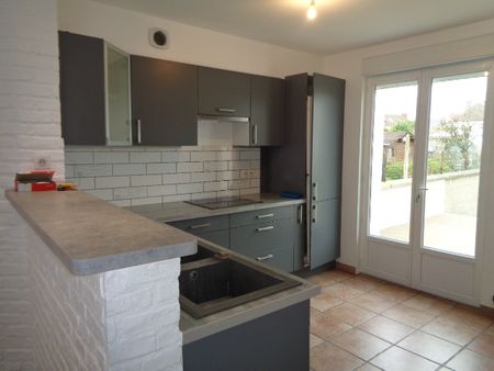 Location Maison 7 pièces 99m² TOURLAVILLE 50110 - Photo 5