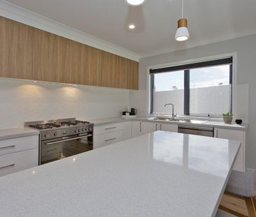 60 Stockman Circuit, Thurgoona NSW 2640 - House For Rent | Domain - Photo 6
