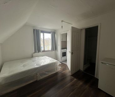 Studio to rent - Photo 2