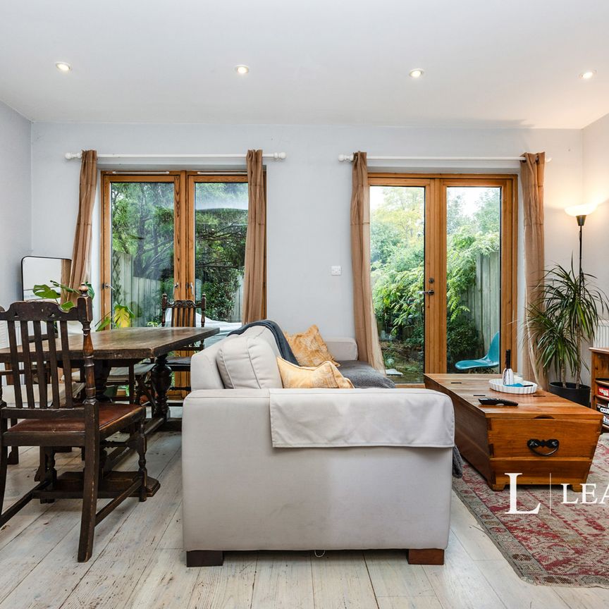 3 bedroom house to rent Sonic Court, GU1 - Photo 1