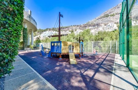 Apartment on the beachfront with jacuzzi in a luxury residential in Mascarat, Altea, Alicante - Photo 5