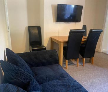 4 bedroom private hall to rent - Photo 4