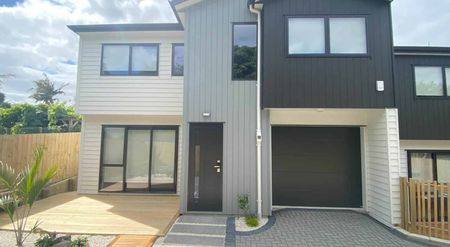 Modern 4-bedroom standalone house on Gardner Ave - Photo 4