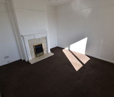 Ainsworth Avenue Horwich Bolton Lancashire - Photo 2