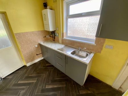 3 bedroom semi-detached house to rent - Photo 4