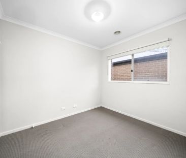 14 Blackberry Street, Manor Lakes. - Photo 3