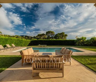 Maison à louer Mougins, Cote d'Azur, France16 500 EUR / Mois - Photo 5