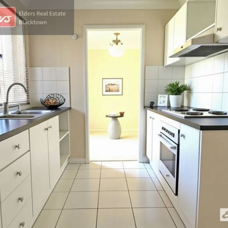 Quiet, open-living family home! - Photo 3