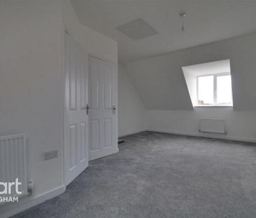 4 bedroom semi-detached house to rent - Photo 2