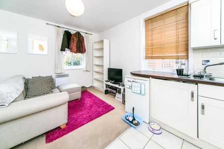 1 bedroom flat to rent - Photo 2