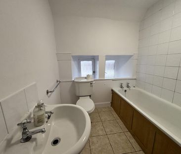 3 bedroom flat to rent - Photo 3