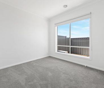 MODERN CHARM IN THE HEART OF COBBLEBANK: YOUR DREAM HOME AWAITS! - Photo 6