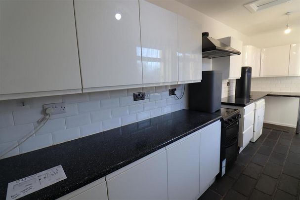 4 bedroom terraced house to rent - Photo 1