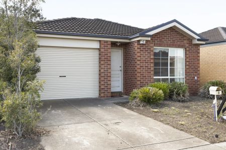 Well-Maintained 3 Bedroom Property - Photo 3