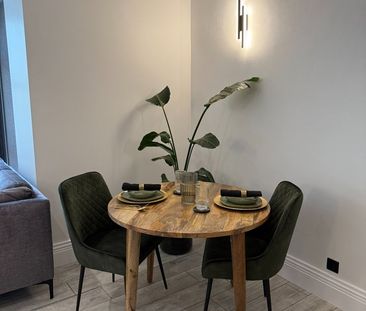 1 Bed Flat, Wellington Street, LS1 - Photo 2