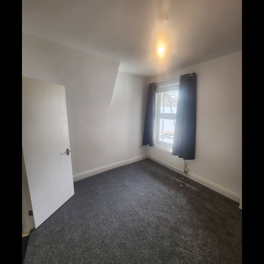 Room in a Shared House, Jubilee Road, BS4 - Photo 1