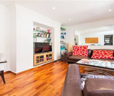 Modern Apartment - Photo 1