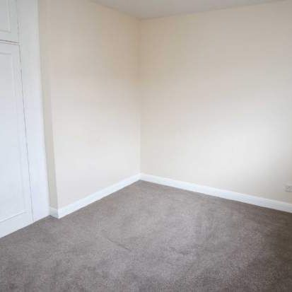 2 bedroom property to rent in Newton Le Willows - Photo 1