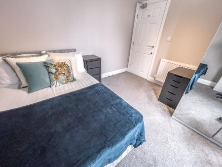 6 bedroom terraced house to rent - Photo 3