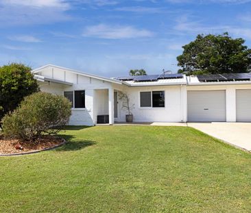 Renovated Perfection with Poolside Entertaining - Photo 6