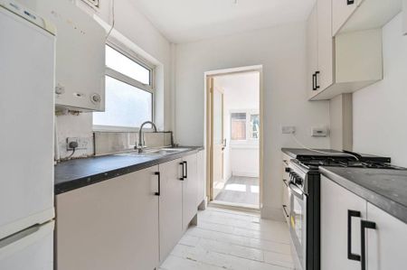 3 bedroom semi-detached house to rent - Photo 5