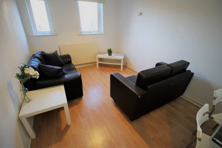 Flat 2, 22 Kelso Road, LS2 9PR, Leeds - Photo 3