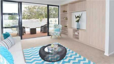 Sunny & Spacious Apartment - Photo 2