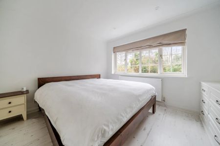 5 bedroom detached house to rent - Photo 3